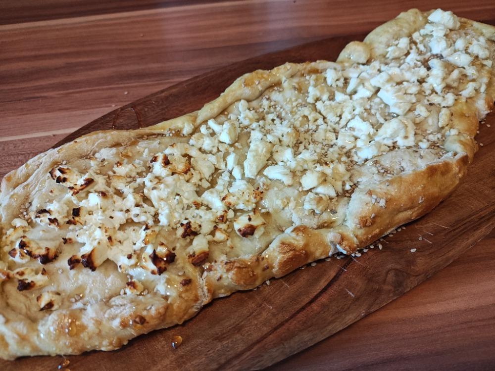 Türkische Pide mit Feta - Rezept-Kiste.de Türkische Pide mit Feta - Rezept-Kiste.de