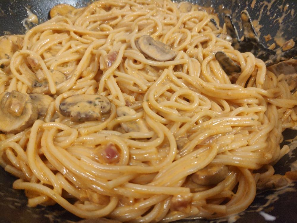 Spaghetti mit Sahne-Champignon-Soße | Rezept-Kiste.de