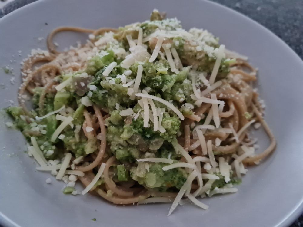 Spaghetti in Brokkoli Soße mit Hähnchen | Rezept-Kiste.de