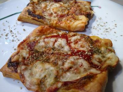 Bild vom Rezept Blätterteig-Pizza mit Basilikum Pesto