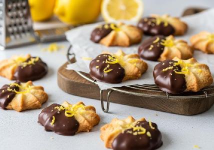 Bild vom Rezept Klassisches Spritzgebäck mit Zitronennote