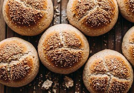 Bild vom Rezept Herzhafte Roggenvollkorn-Burger-Buns mit Saaten