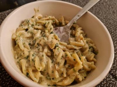 Bild vom Rezept Nudeln in pflanzlicher Käsesoße