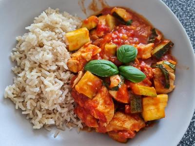 Bild vom Rezept Zucchini Hähnchen Pfanne in Tomatensoße 