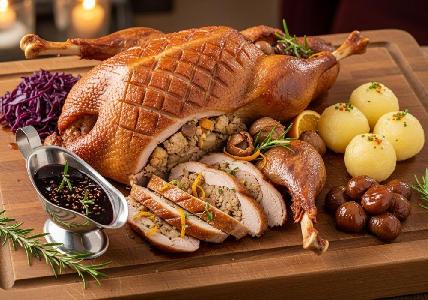 Bild vom Rezept Festliche Weihnachtsgans mit Maronen-Apfel-Füllung und würziger Rotweinsoße
