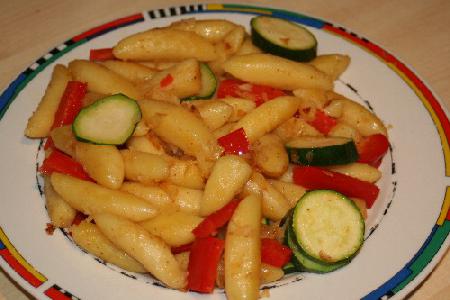 Bild vom Rezept Schupfnudeln mit Paprika und Zucchini
